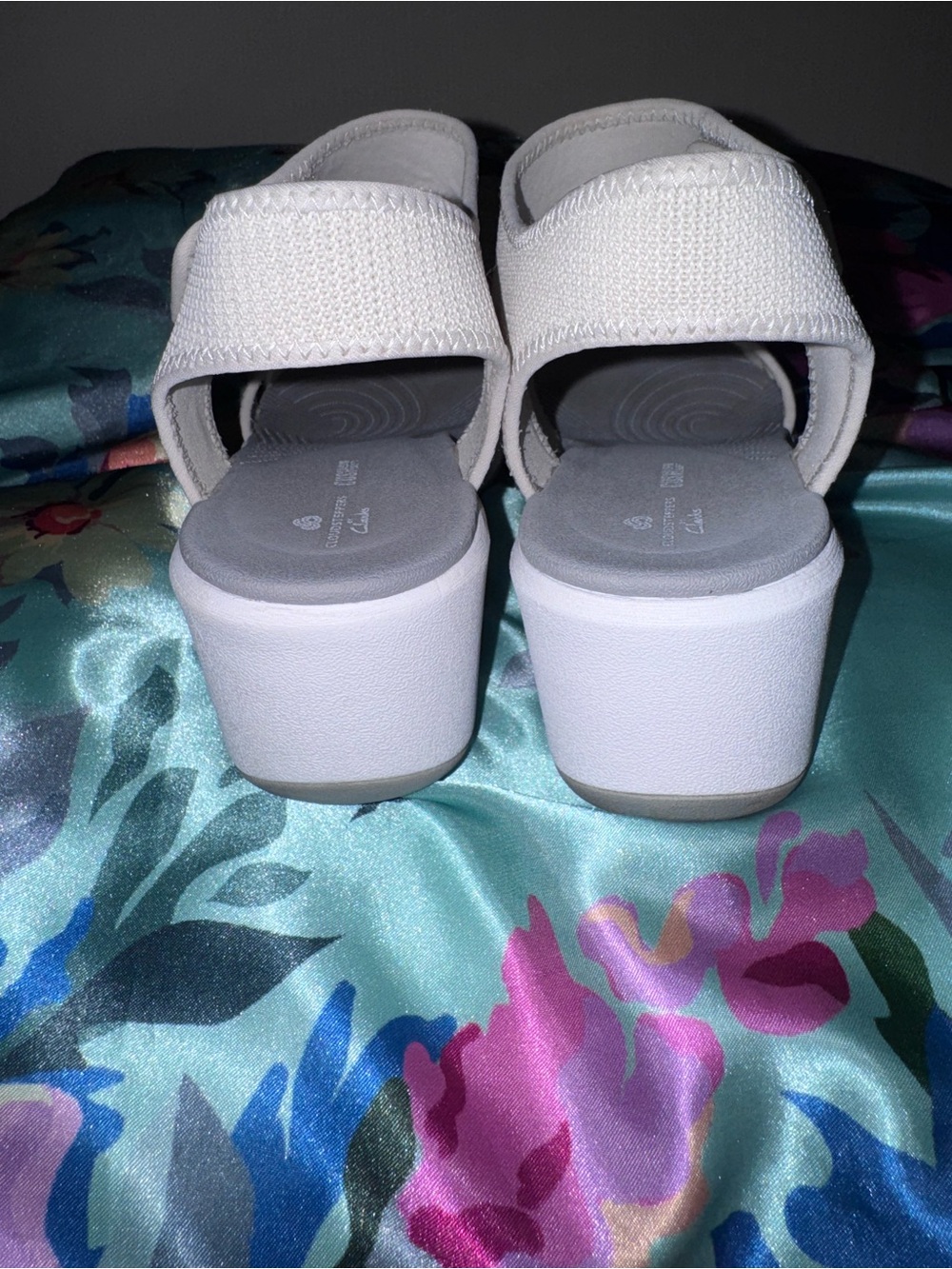 CLARKS Cloud Steppers Cushion Soft Sandals Size 8 Cream color - Picture 6 of 9